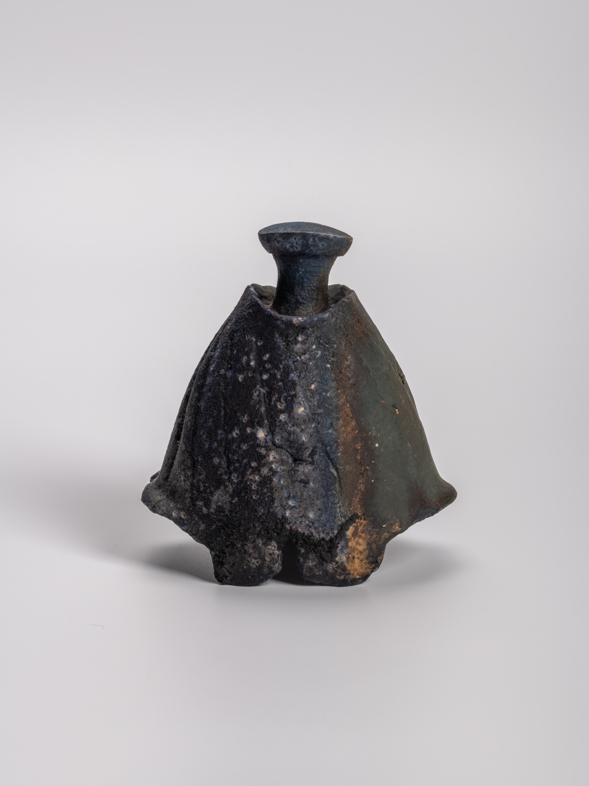 lack tokkuri (sake flask) by Ryuichi Kakurezaki, shown frontally against a neutral background....