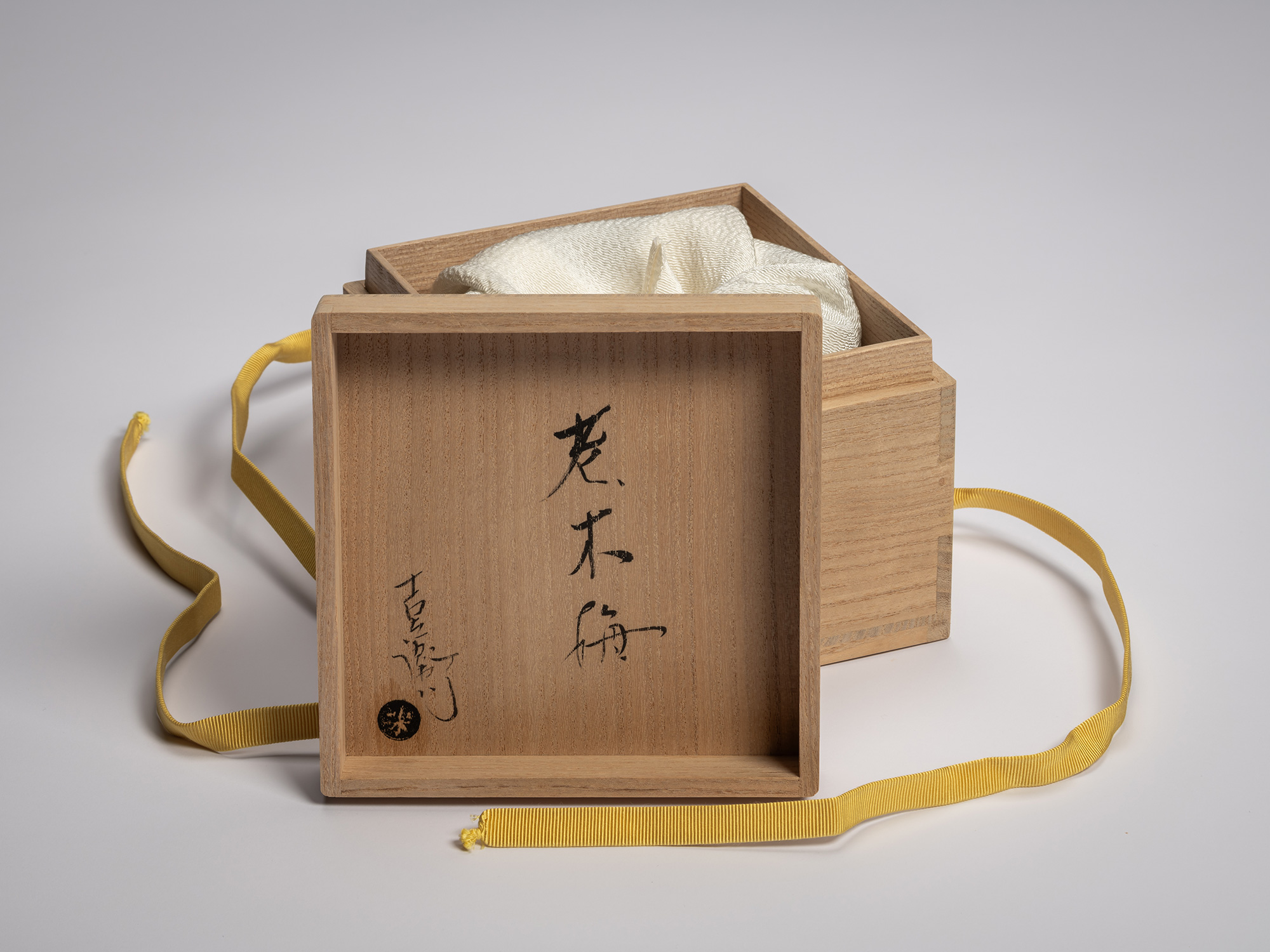 Inside lid of wooden tomobako box inscribed “Rōbokubai (Old Plum Tree)” with Raku Kichizaemon XV’s...