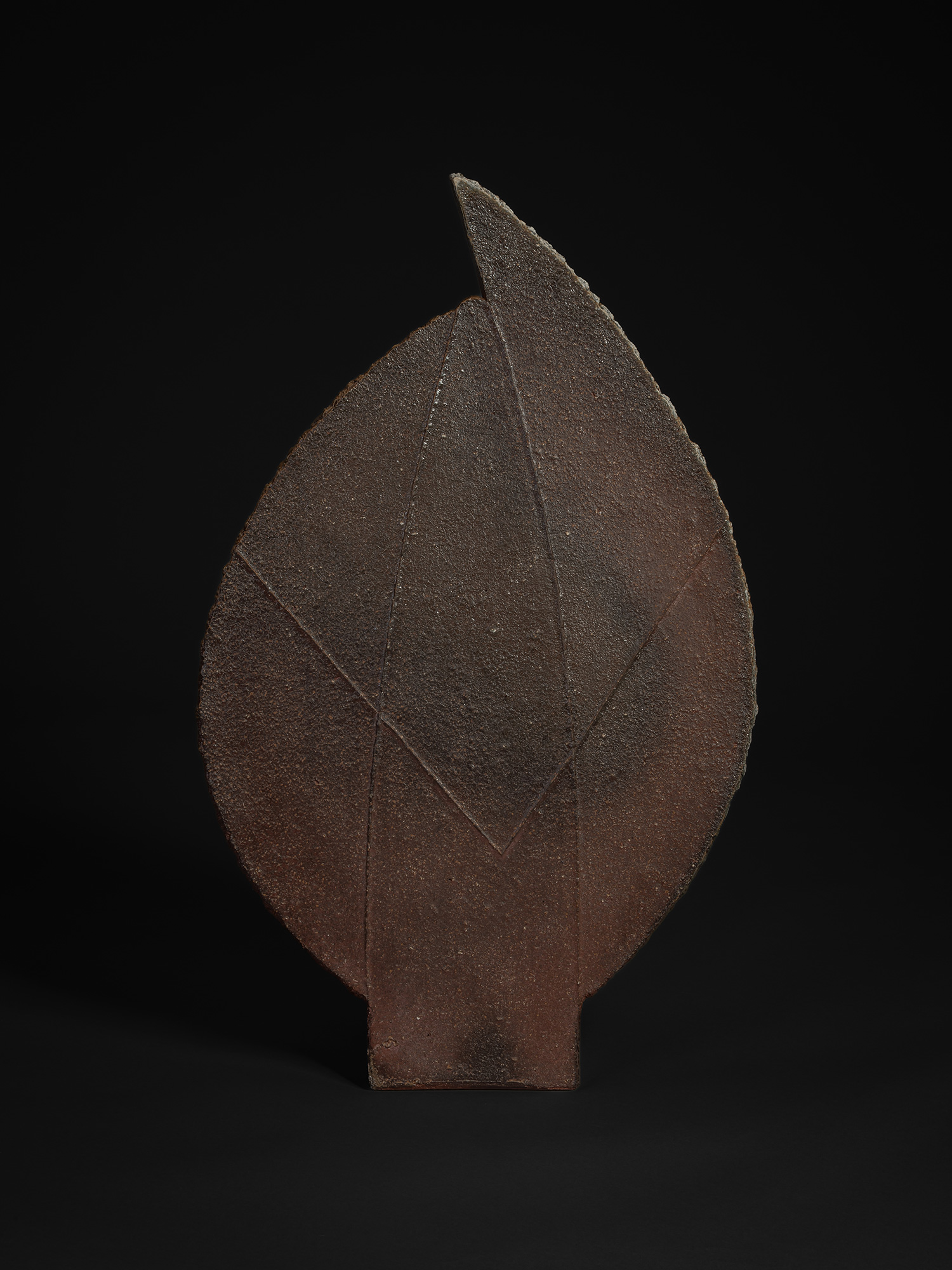 Flate rear view of Sculptural ceramic artwork Phalanx by Kakurezaki Ryūichi, vertical Bizen clay...