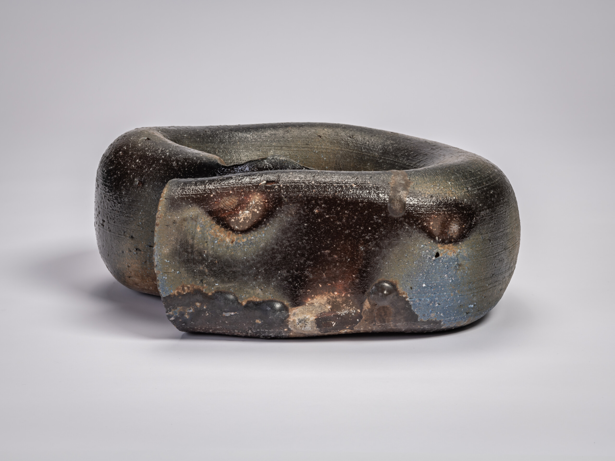 Detail view of the foot of the ceramic sculpture Ring by Jun Isezaki, showing raised protrusions...