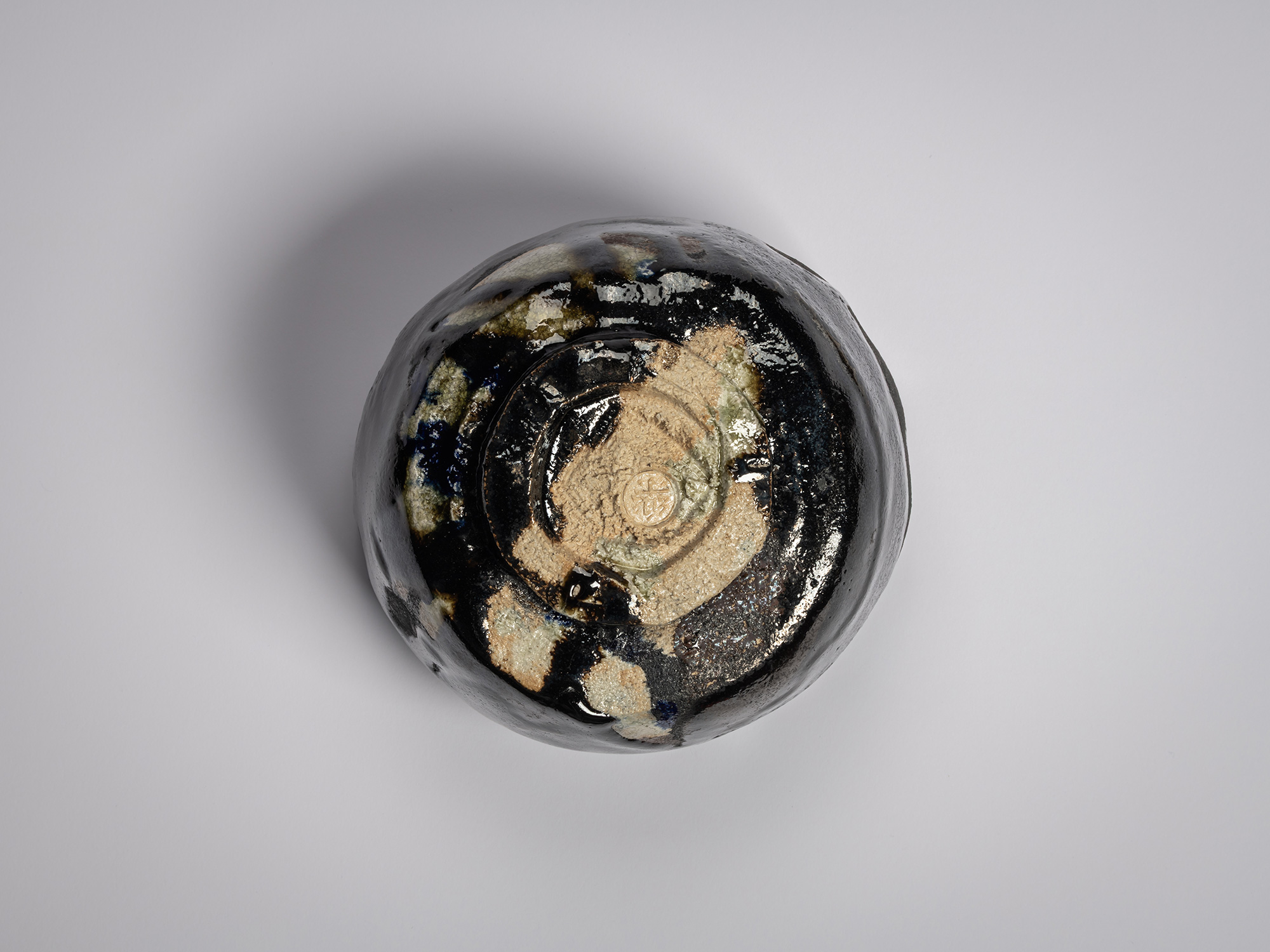 Foot (kōdai) of the tea bowl Daishimei (Grand Master of Fate) by Raku XV (Jikinyū), showing a carved,...