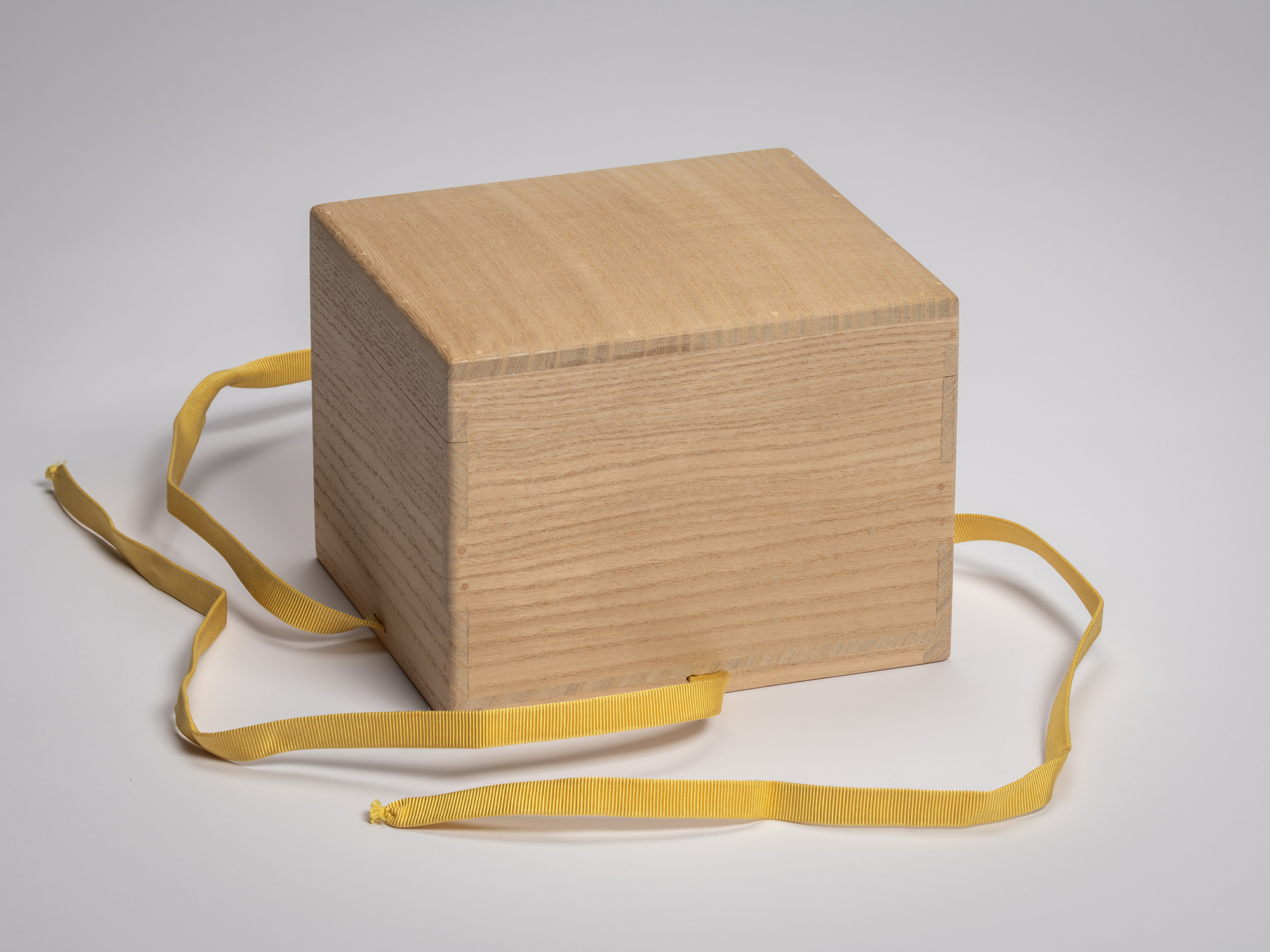 Wooden artist box containing the tea bowl Hatō by Raku XV (Jikinyū), shown from the back with the...