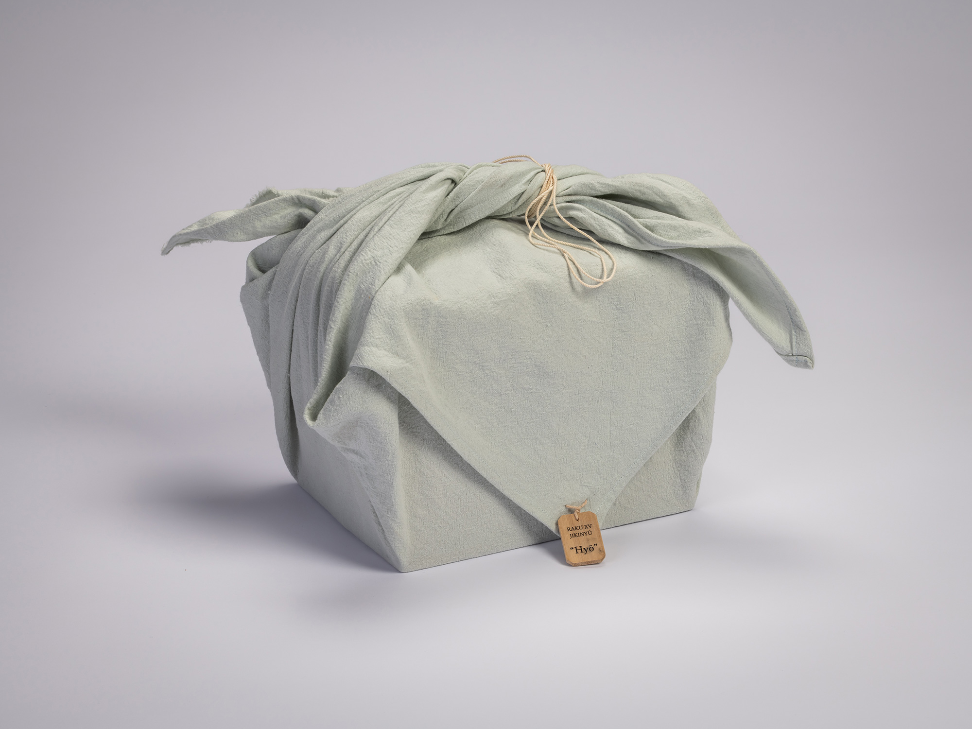 Artist box containing the tea bowl Hyō by Raku XV (Jikinyū), wrapped in pale green cloth with a...