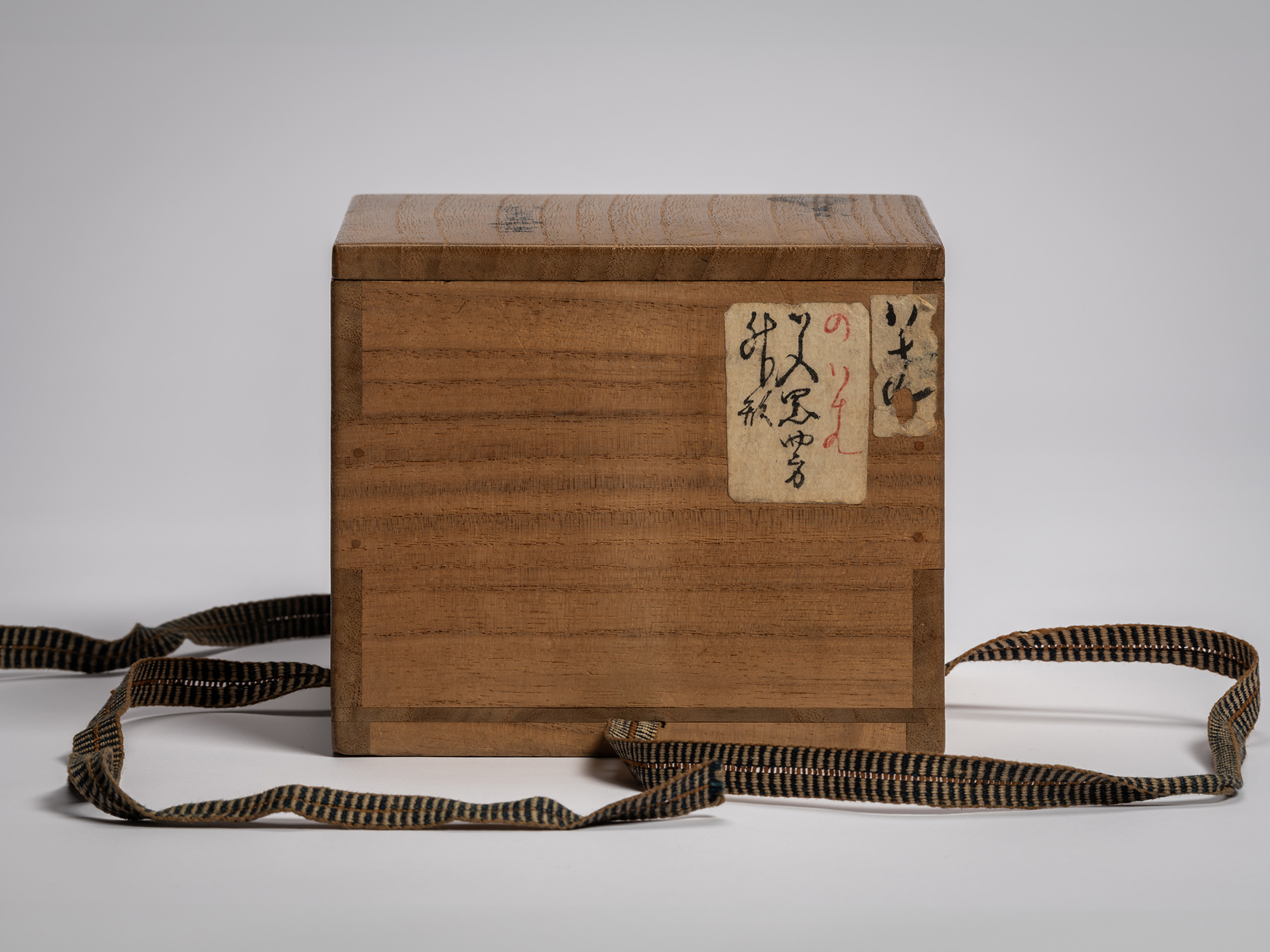 Side view of the wooden storage box for the tea bowl Yōbō Shungen by Raku IX, showing the exterior...