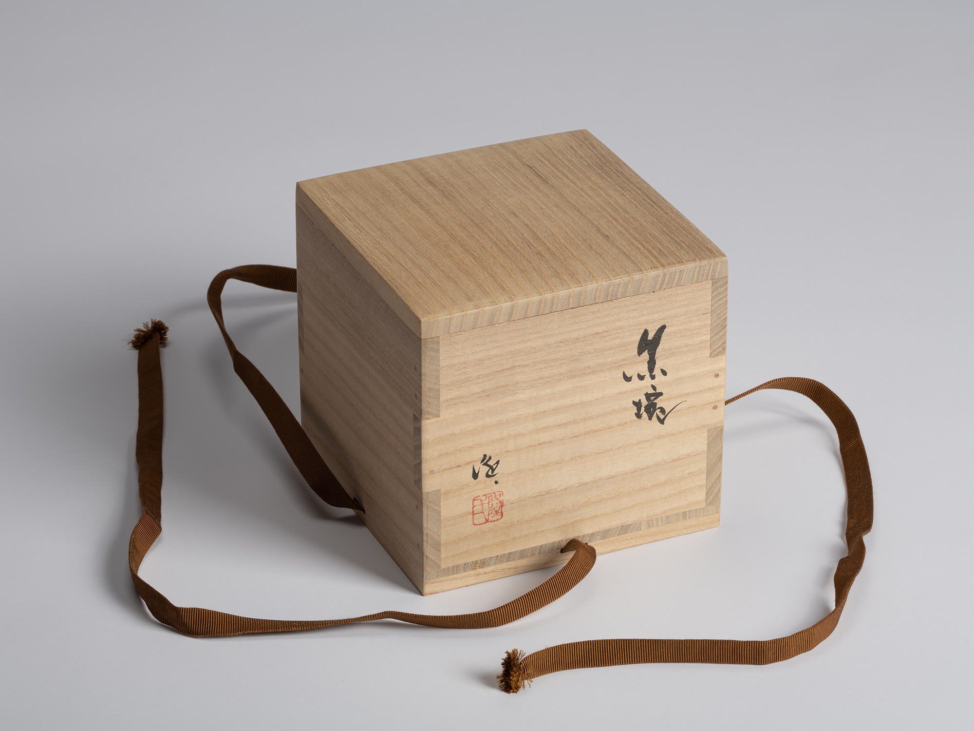 Tomobako storage box for a black tea bowl by Ryuichi Kakurezaki made of pale kiri wood with a fitted...