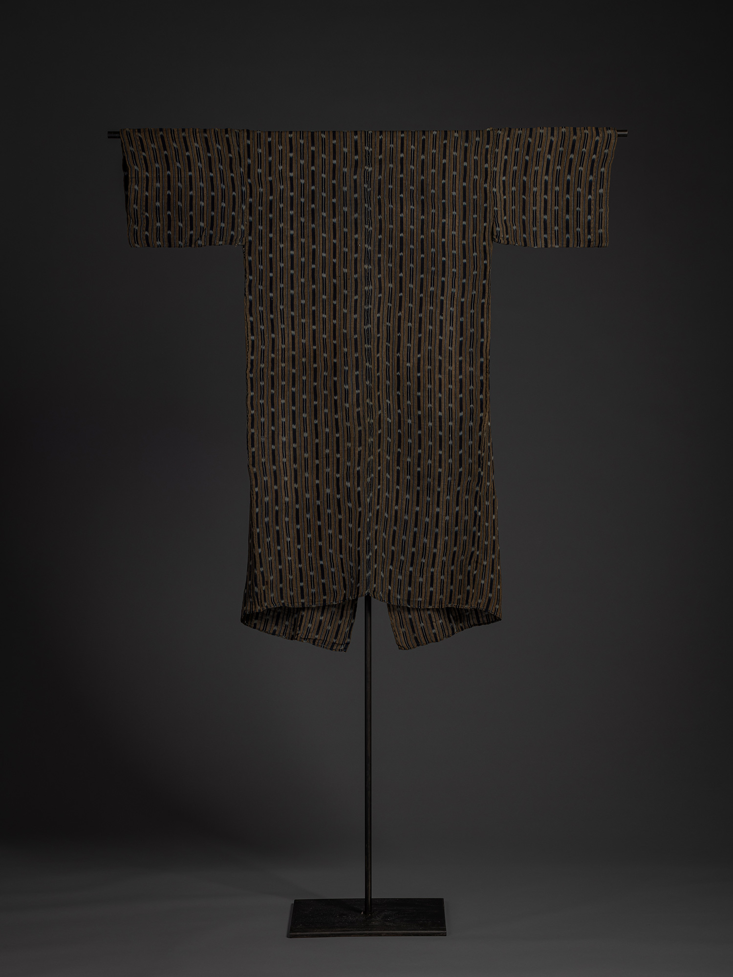Full back view of the bashōfu kimono showing the continuous striped textile across the rear panels...