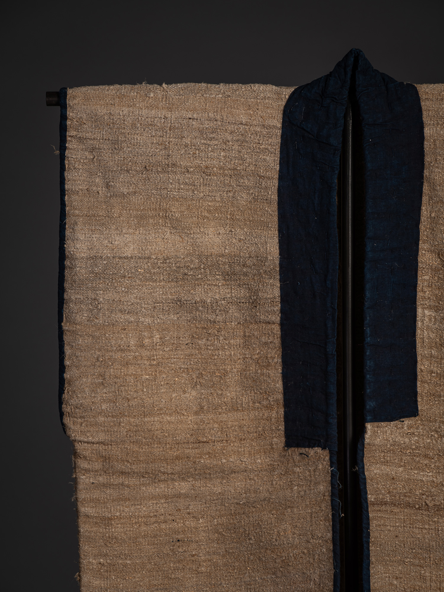 Close-up of the front upper section of the okusozakkuri sodenashi. A deep indigo-dyed cotton collar...