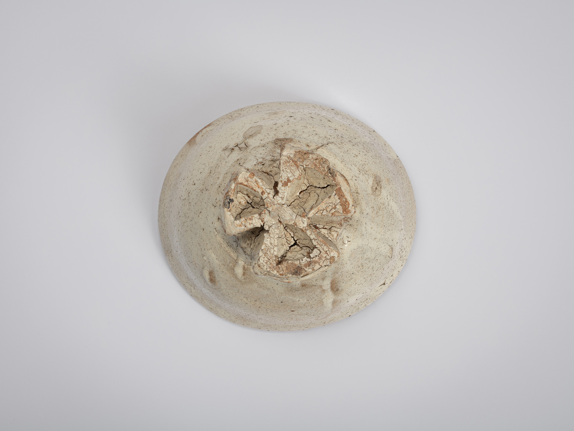Bottom view of Tea Bowl (Tripodal Foot) by Shiro Tsujimura. The underside reveals the bowl’s distinctive...