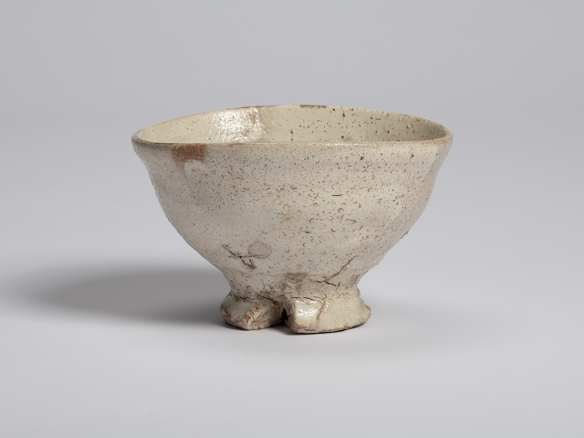 Front view of Tea Bowl (Tripodal Foot) by Shiro Tsujimura. The bowl rests on three prominent feet...