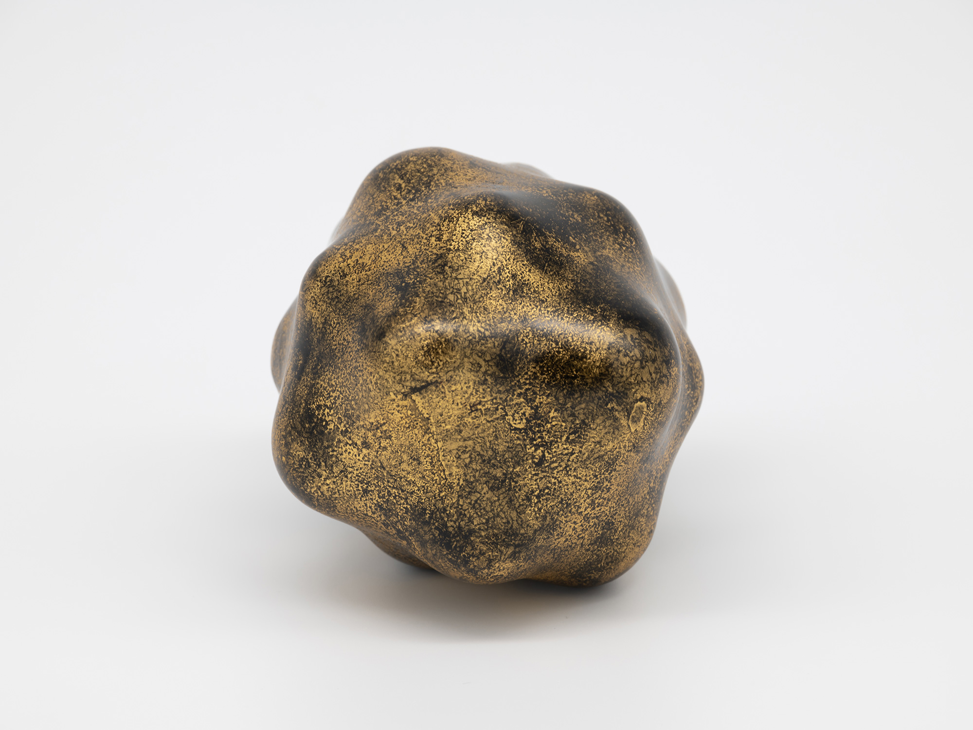 Foot view of Untitled by Genta Ishizuka showing the sculpture's rounded resting points and irregular...