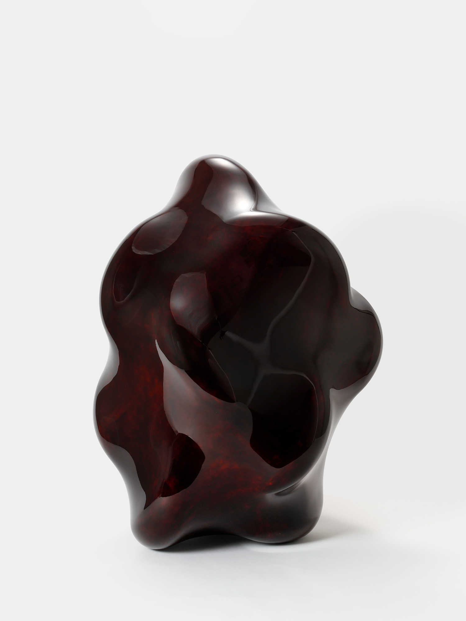 View of Taxis Groove – Wavy Line by Genta Ishizuka, an organic dark lacquer sculpture with a highly...
