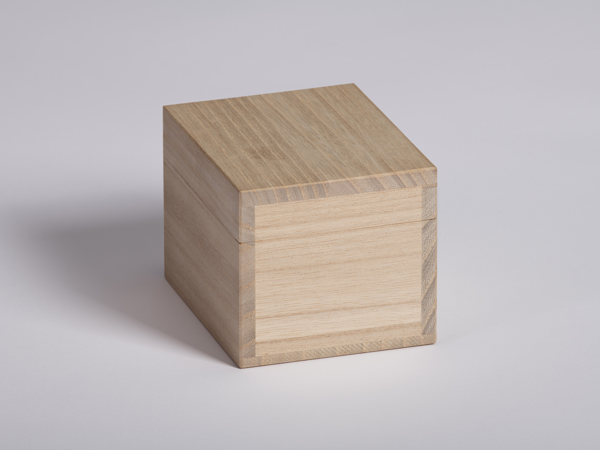 Tomobako for Untitled by Genta Ishizuka. The box is unmarked.