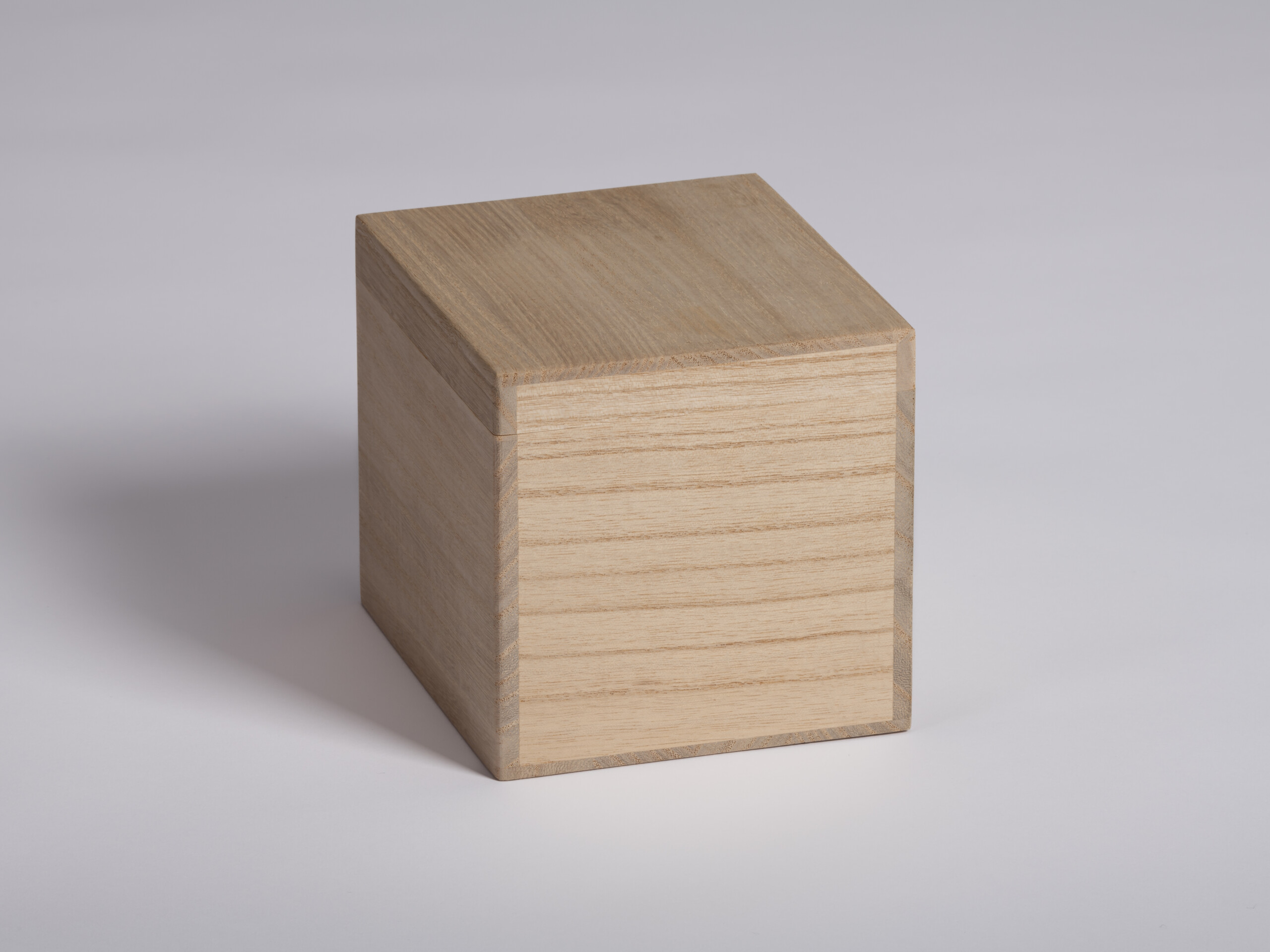 Tomobako for Untitled (Faded Gold) by Koji Hatakeyama. The box is plain with no markings.