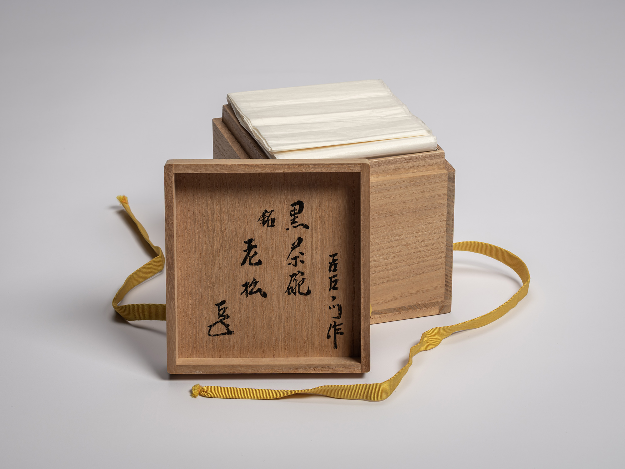 Interior of the wooden box lid for Kōshū (Mountain Peak) by Raku Jikinyū XV, with an inscription...